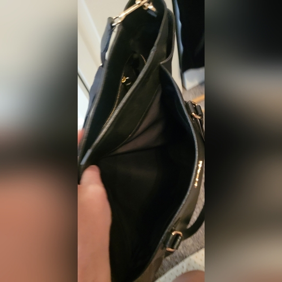 AUTHENTIC 2016 black  leather Coach Baby bag. Has shoulder strap and handles. - Picture 9 of 10